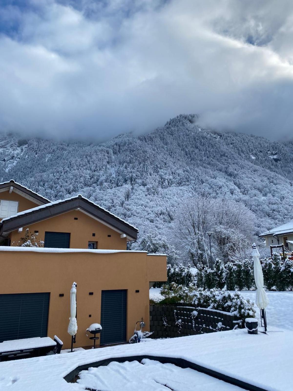Appartement Moderne Avec Terrasse Et Piscine A Chatel Sur Bex Exterior foto